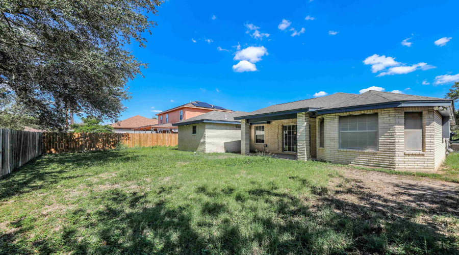 9006 Orange Blossom Lp, Laredo, Texas 78045, 4 Bedrooms Bedrooms, 6 Rooms Rooms,2 BathroomsBathrooms,Residential,For Sale,9006 Orange Blossom Lp,20264738