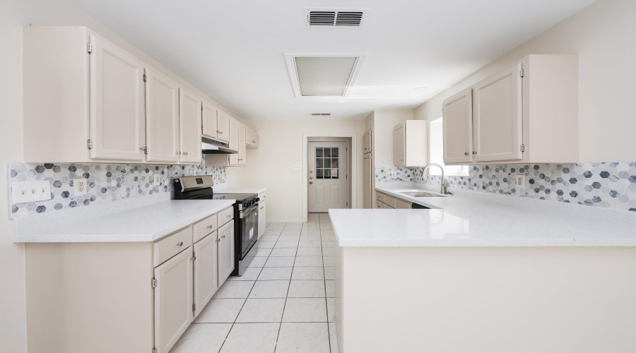 9006 Orange Blossom Lp, Laredo, Texas 78045, 4 Bedrooms Bedrooms, 6 Rooms Rooms,2 BathroomsBathrooms,Residential,For Sale,9006 Orange Blossom Lp,20264738
