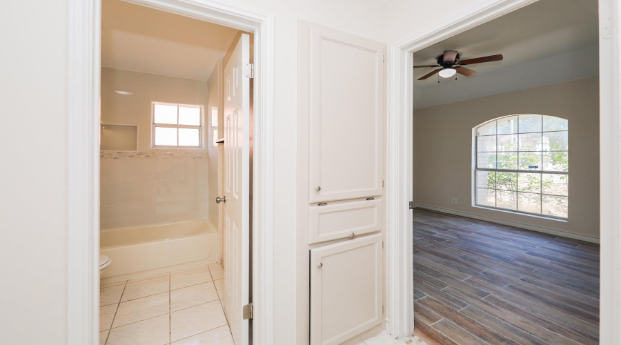 9006 Orange Blossom Lp, Laredo, Texas 78045, 4 Bedrooms Bedrooms, 6 Rooms Rooms,2 BathroomsBathrooms,Residential,For Sale,9006 Orange Blossom Lp,20264738