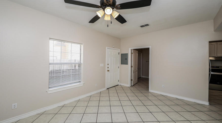 1000 Ranchway Dr, Laredo, Texas 78045, 3 Bedrooms Bedrooms, 6 Rooms Rooms,3 BathroomsBathrooms,Residential,For Sale,1000 Ranchway Dr,20264741