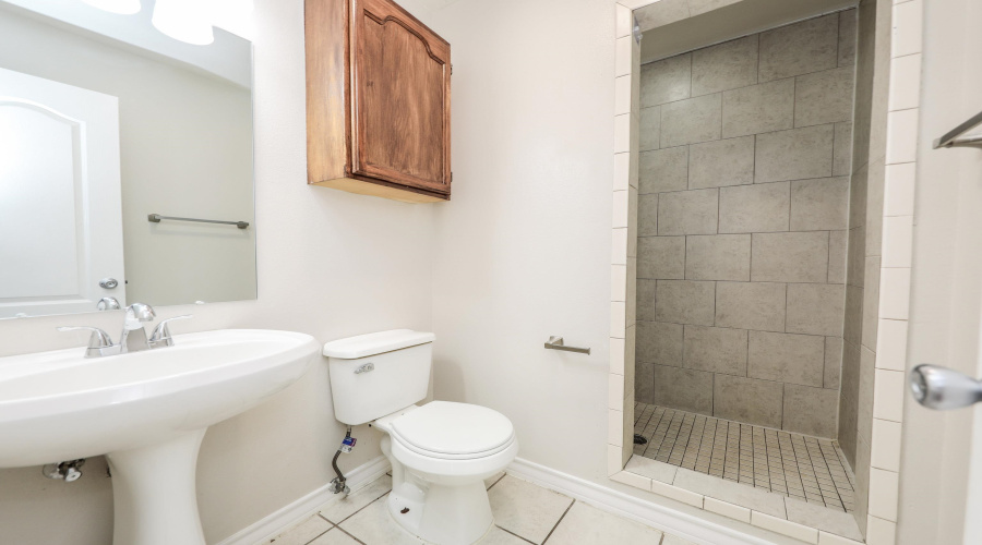 1000 Ranchway Dr, Laredo, Texas 78045, 3 Bedrooms Bedrooms, 6 Rooms Rooms,3 BathroomsBathrooms,Residential,For Sale,1000 Ranchway Dr,20264741