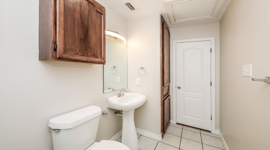1000 Ranchway Dr, Laredo, Texas 78045, 3 Bedrooms Bedrooms, 6 Rooms Rooms,3 BathroomsBathrooms,Residential,For Sale,1000 Ranchway Dr,20264741