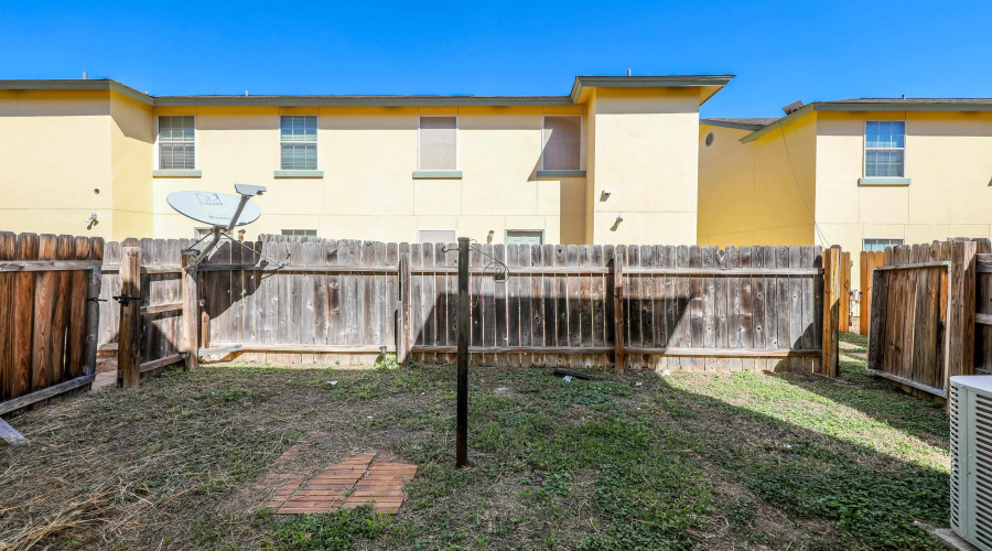 1000 Ranchway Dr, Laredo, Texas 78045, 3 Bedrooms Bedrooms, 6 Rooms Rooms,3 BathroomsBathrooms,Residential,For Sale,1000 Ranchway Dr,20264741