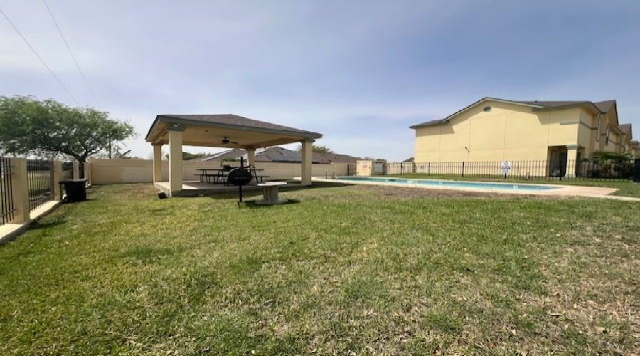 1000 Ranchway Dr, Laredo, Texas 78045, 3 Bedrooms Bedrooms, 6 Rooms Rooms,3 BathroomsBathrooms,Residential,For Sale,1000 Ranchway Dr,20264741