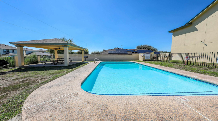 1000 Ranchway Dr, Laredo, Texas 78045, 3 Bedrooms Bedrooms, 6 Rooms Rooms,3 BathroomsBathrooms,Residential,For Sale,1000 Ranchway Dr,20264741