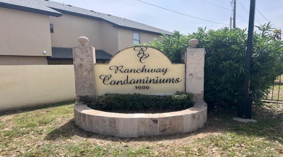 1000 Ranchway Dr, Laredo, Texas 78045, 3 Bedrooms Bedrooms, 6 Rooms Rooms,3 BathroomsBathrooms,Residential,For Sale,1000 Ranchway Dr,20264741