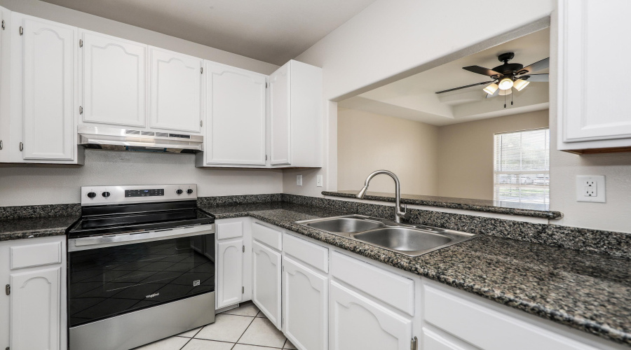 1000 Ranchway Dr, Laredo, Texas 78045, 3 Bedrooms Bedrooms, 6 Rooms Rooms,3 BathroomsBathrooms,Residential,For Sale,1000 Ranchway Dr,20264741