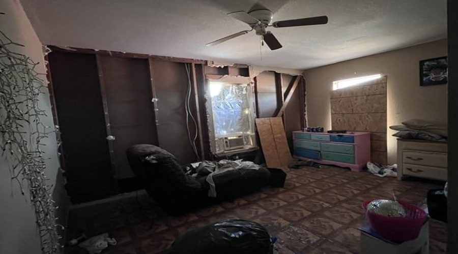 910 S Frans St., Hebbronville, Texas 78361, 3 Bedrooms Bedrooms, 5 Rooms Rooms,1 BathroomBathrooms,Residential,For Sale,910 S Frans St.,20264745