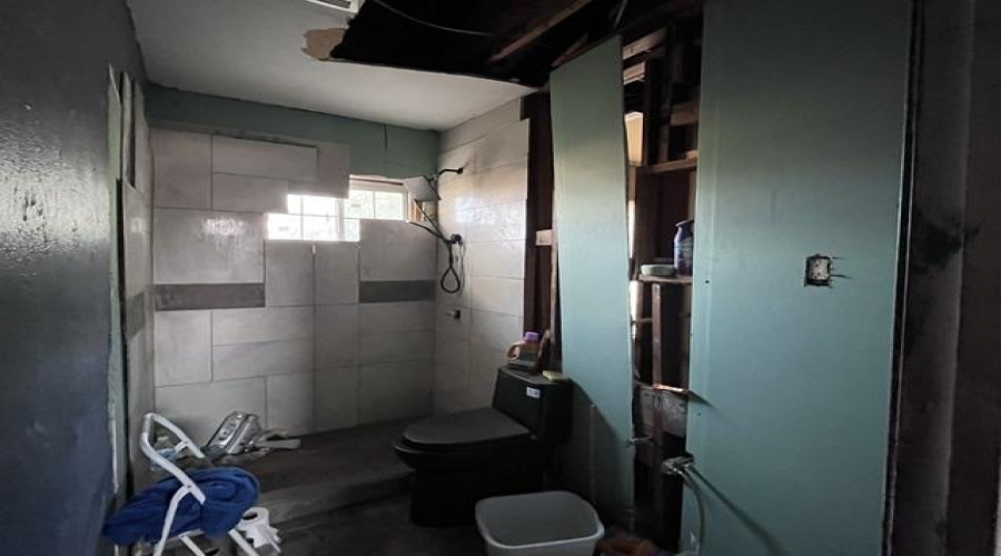 910 S Frans St., Hebbronville, Texas 78361, 3 Bedrooms Bedrooms, 5 Rooms Rooms,1 BathroomBathrooms,Residential,For Sale,910 S Frans St.,20264745