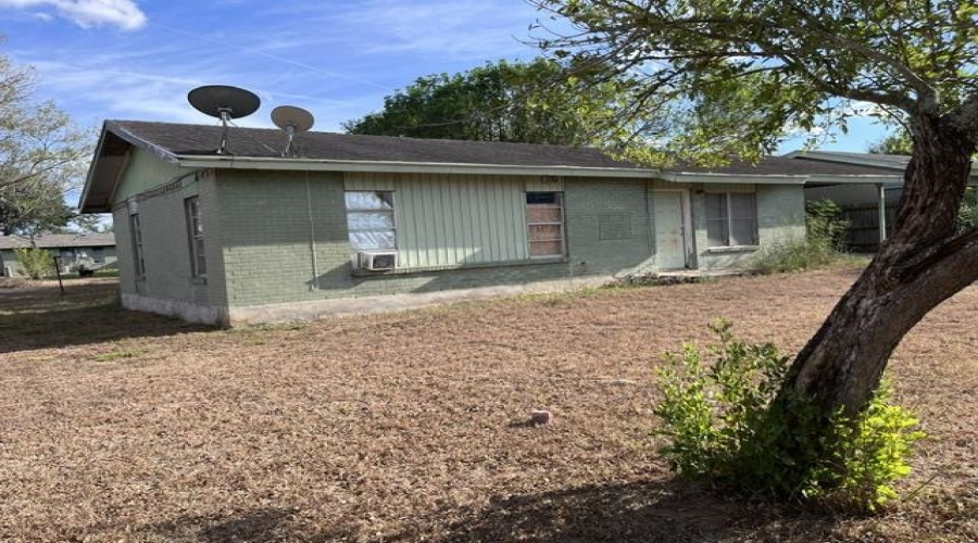 910 S Frans St., Hebbronville, Texas 78361, 3 Bedrooms Bedrooms, 5 Rooms Rooms,1 BathroomBathrooms,Residential,For Sale,910 S Frans St.,20264745