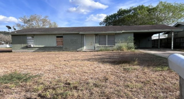 910 S Frans St., Hebbronville, Texas 78361, 3 Bedrooms Bedrooms, 5 Rooms Rooms,1 BathroomBathrooms,Residential,For Sale,910 S Frans St.,20264745