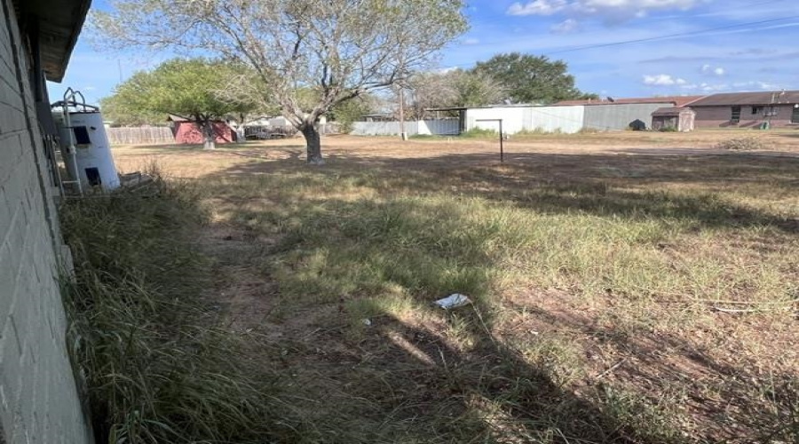 910 S Frans St., Hebbronville, Texas 78361, 3 Bedrooms Bedrooms, 5 Rooms Rooms,1 BathroomBathrooms,Residential,For Sale,910 S Frans St.,20264745