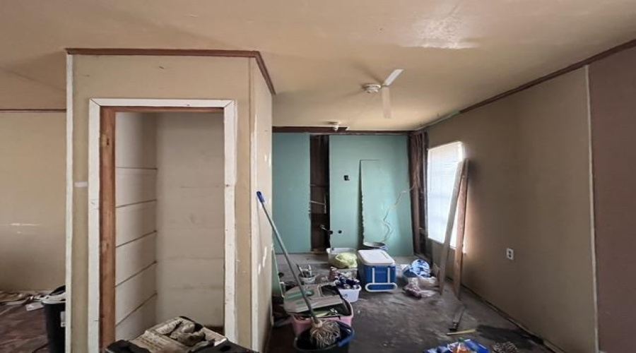 910 S Frans St., Hebbronville, Texas 78361, 3 Bedrooms Bedrooms, 5 Rooms Rooms,1 BathroomBathrooms,Residential,For Sale,910 S Frans St.,20264745