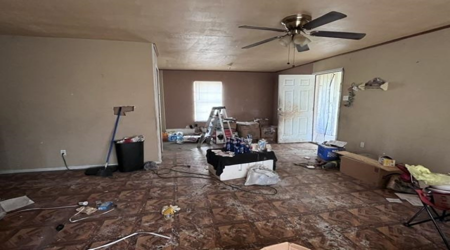 910 S Frans St., Hebbronville, Texas 78361, 3 Bedrooms Bedrooms, 5 Rooms Rooms,1 BathroomBathrooms,Residential,For Sale,910 S Frans St.,20264745