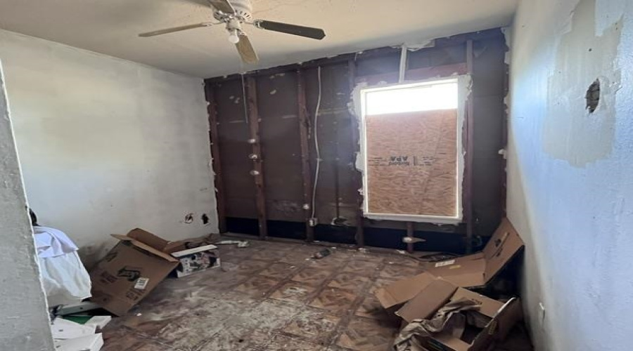 910 S Frans St., Hebbronville, Texas 78361, 3 Bedrooms Bedrooms, 5 Rooms Rooms,1 BathroomBathrooms,Residential,For Sale,910 S Frans St.,20264745
