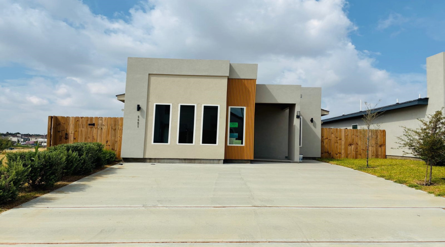 5021 Servando Dr, Laredo, Texas 78046, 3 Bedrooms Bedrooms, 5 Rooms Rooms,2 BathroomsBathrooms,Residential,For Sale,5021 Servando Dr,20264746