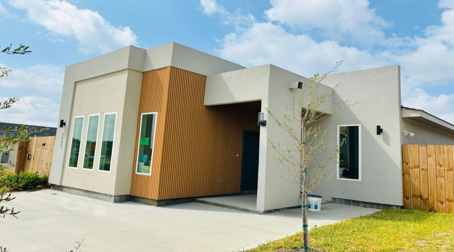 5021 Servando Dr, Laredo, Texas 78046, 3 Bedrooms Bedrooms, 5 Rooms Rooms,2 BathroomsBathrooms,Residential,For Sale,5021 Servando Dr,20264746