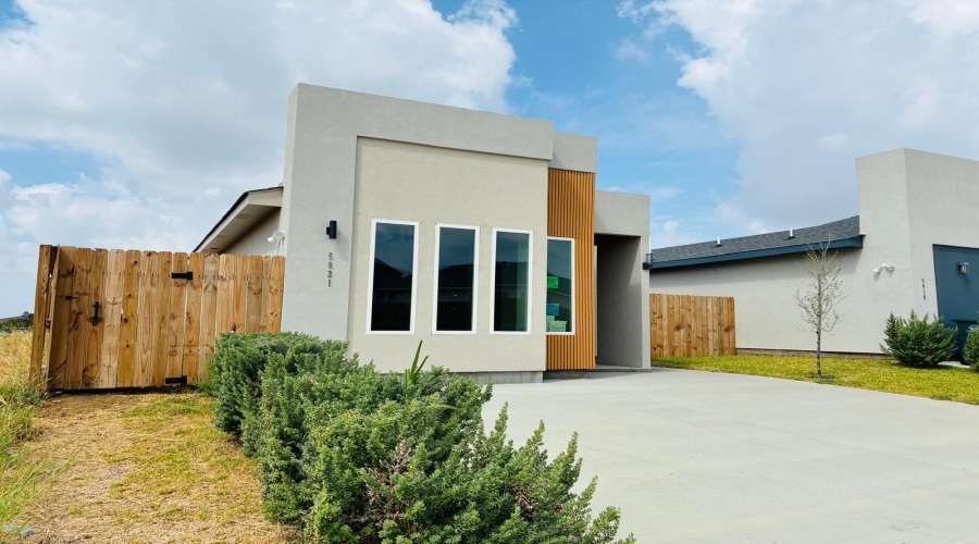 5021 Servando Dr, Laredo, Texas 78046, 3 Bedrooms Bedrooms, 5 Rooms Rooms,2 BathroomsBathrooms,Residential,For Sale,5021 Servando Dr,20264746