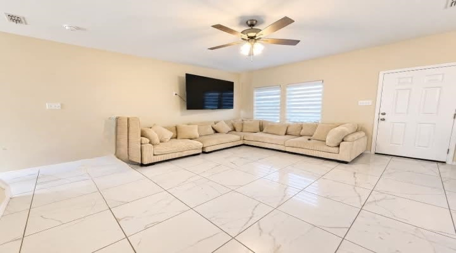 5821 Colegio Ln., LAREDO, Texas 78046, 3 Bedrooms Bedrooms, 6 Rooms Rooms,2 BathroomsBathrooms,Residential,For Sale,5821 Colegio Ln.,20264748