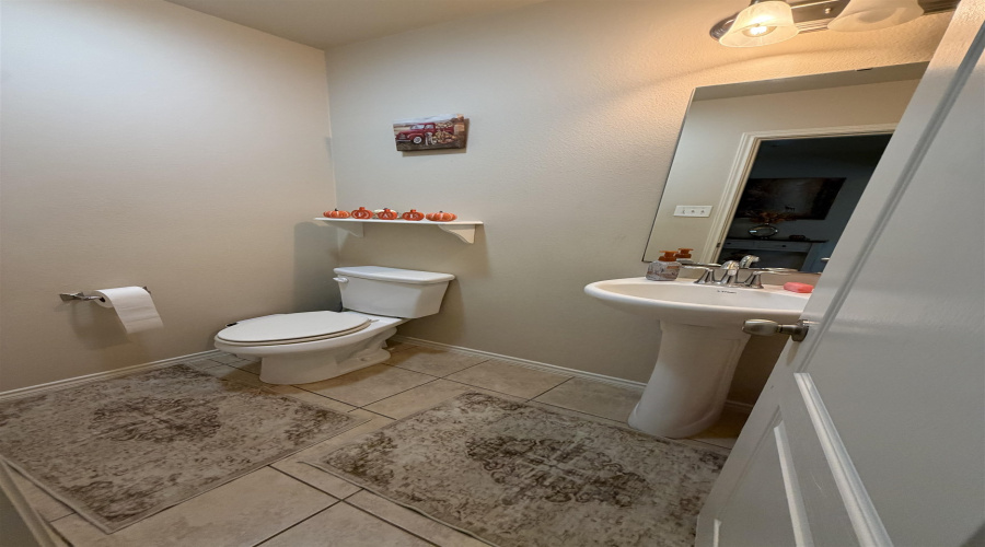 1633 Port Victoria Dr., Laredo, Texas 78045, 3 Bedrooms Bedrooms, 6 Rooms Rooms,2 BathroomsBathrooms,Residential,For Sale,1633 Port Victoria Dr.,20264750
