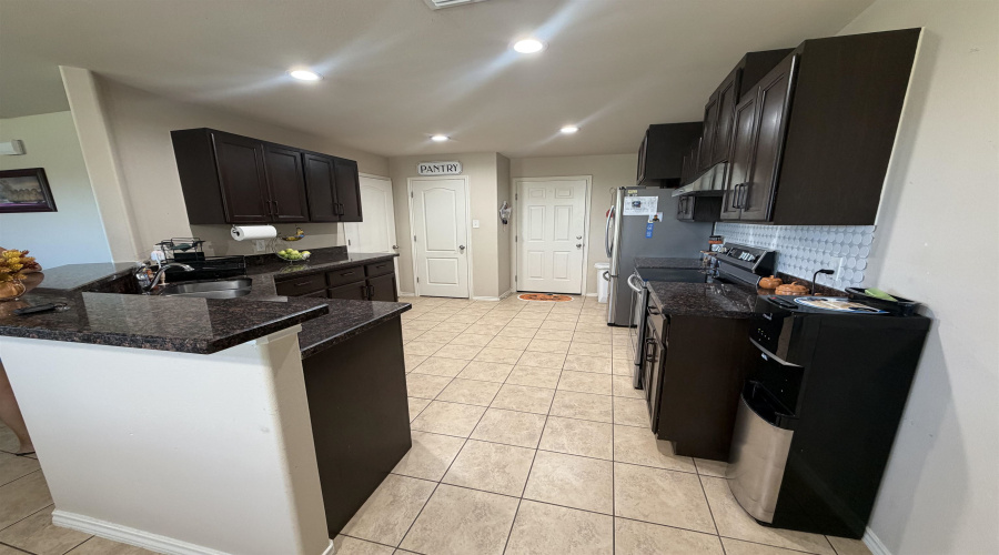 1633 Port Victoria Dr., Laredo, Texas 78045, 3 Bedrooms Bedrooms, 6 Rooms Rooms,2 BathroomsBathrooms,Residential,For Sale,1633 Port Victoria Dr.,20264750