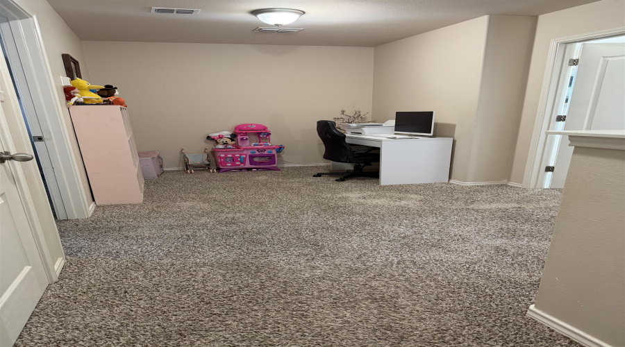 1633 Port Victoria Dr., Laredo, Texas 78045, 3 Bedrooms Bedrooms, 6 Rooms Rooms,2 BathroomsBathrooms,Residential,For Sale,1633 Port Victoria Dr.,20264750