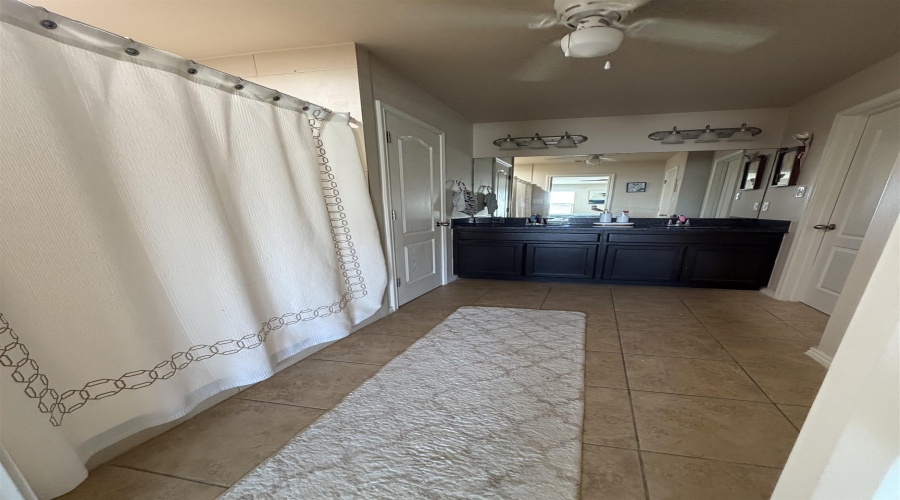 1633 Port Victoria Dr., Laredo, Texas 78045, 3 Bedrooms Bedrooms, 6 Rooms Rooms,2 BathroomsBathrooms,Residential,For Sale,1633 Port Victoria Dr.,20264750