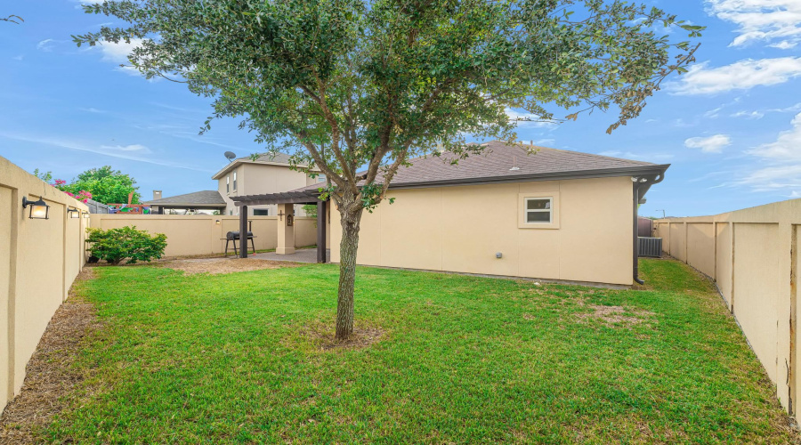 202 Butia Dr, laredo, Texas 78045, 3 Bedrooms Bedrooms, 6 Rooms Rooms,2 BathroomsBathrooms,Residential,For Sale,202 Butia Dr,20264751