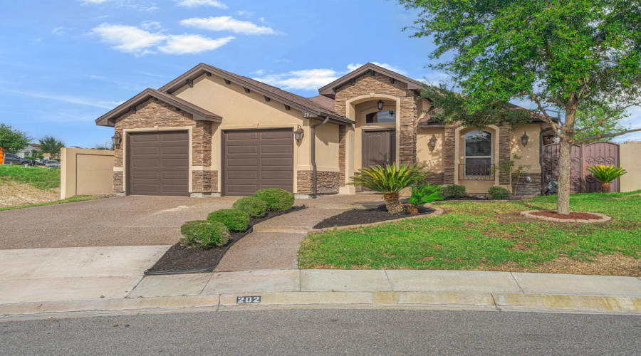 202 Butia Dr, laredo, Texas 78045, 3 Bedrooms Bedrooms, 6 Rooms Rooms,2 BathroomsBathrooms,Residential,For Sale,202 Butia Dr,20264751
