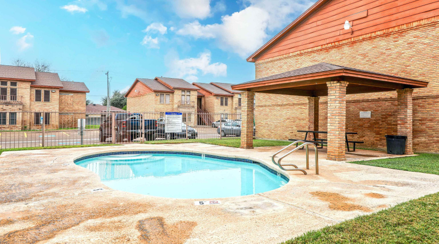 1752 Tiara Trl, Laredo, Texas 78045, 2 Bedrooms Bedrooms, 5 Rooms Rooms,2 BathroomsBathrooms,Residential,For Sale,1752 Tiara Trl,20264753