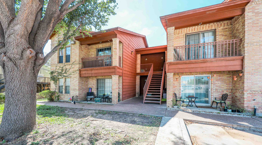 1752 Tiara Trl, Laredo, Texas 78045, 2 Bedrooms Bedrooms, 5 Rooms Rooms,2 BathroomsBathrooms,Residential,For Sale,1752 Tiara Trl,20264753