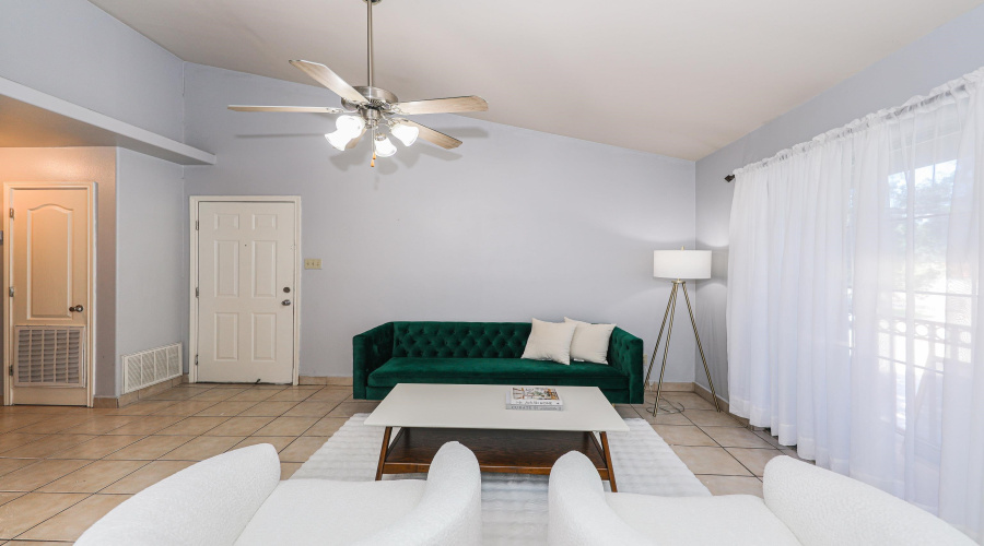 1752 Tiara Trl, Laredo, Texas 78045, 2 Bedrooms Bedrooms, 5 Rooms Rooms,2 BathroomsBathrooms,Residential,For Sale,1752 Tiara Trl,20264753