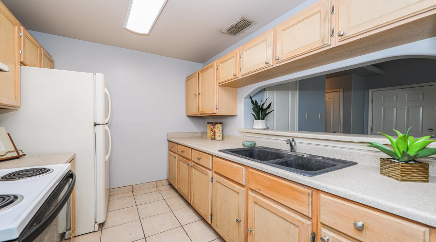 1752 Tiara Trl, Laredo, Texas 78045, 2 Bedrooms Bedrooms, 5 Rooms Rooms,2 BathroomsBathrooms,Residential,For Sale,1752 Tiara Trl,20264753