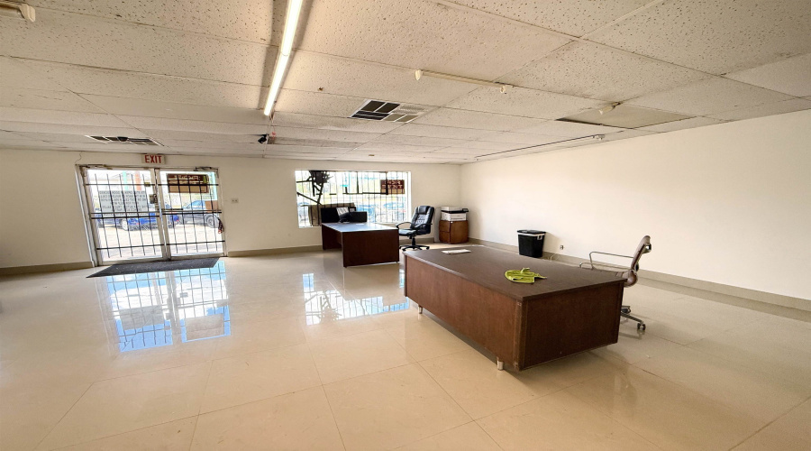 1619 Market St, Laredo, Texas 78043, 1 Room Rooms,1 BathroomBathrooms,Commercial retail/office,For Sale,1619 Market St,20264757