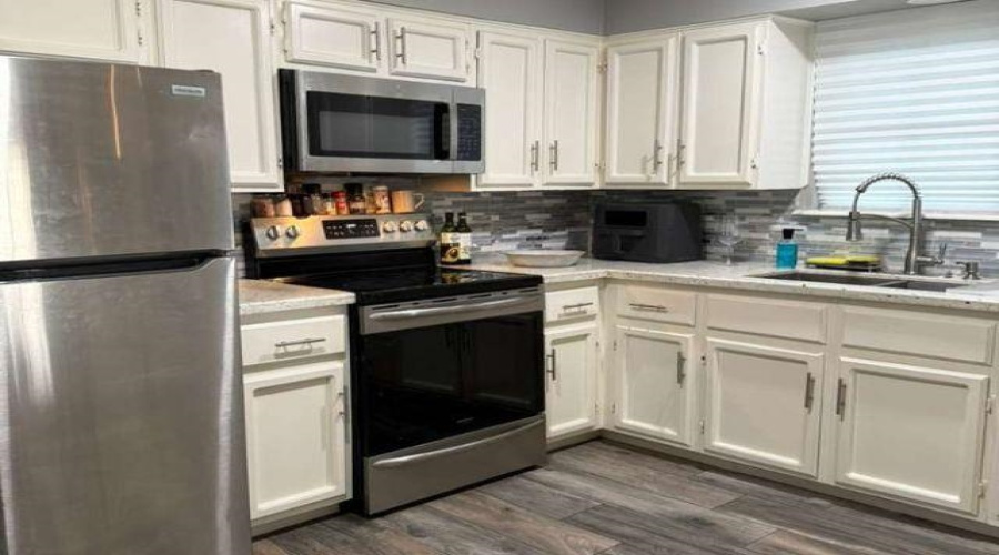 709 E Del Mar Blvd, Laredo, Texas 78041-2421, 3 Bedrooms Bedrooms, 7 Rooms Rooms,2 BathroomsBathrooms,Residential,For Sale,709 E Del Mar Blvd,20264759