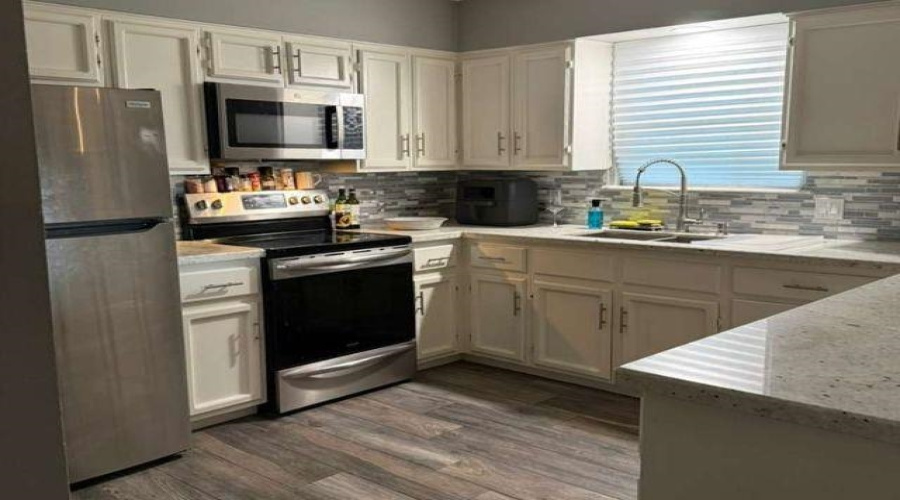 709 E Del Mar Blvd, Laredo, Texas 78041-2421, 3 Bedrooms Bedrooms, 7 Rooms Rooms,2 BathroomsBathrooms,Residential,For Sale,709 E Del Mar Blvd,20264759