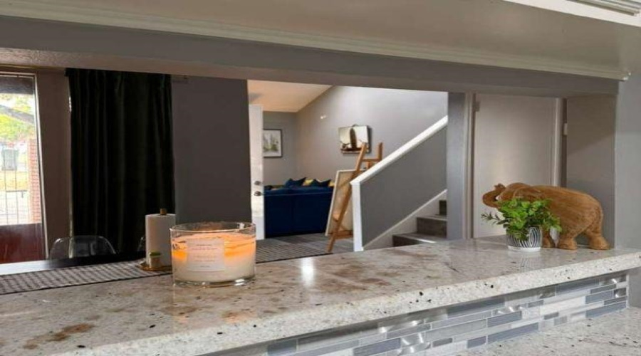 709 E Del Mar Blvd, Laredo, Texas 78041-2421, 3 Bedrooms Bedrooms, 7 Rooms Rooms,2 BathroomsBathrooms,Residential,For Sale,709 E Del Mar Blvd,20264759