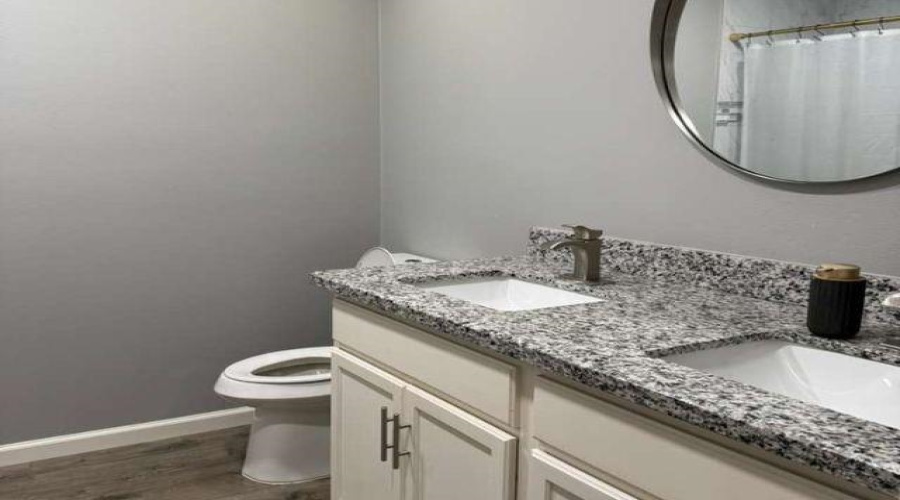 709 E Del Mar Blvd, Laredo, Texas 78041-2421, 3 Bedrooms Bedrooms, 7 Rooms Rooms,2 BathroomsBathrooms,Residential,For Sale,709 E Del Mar Blvd,20264759