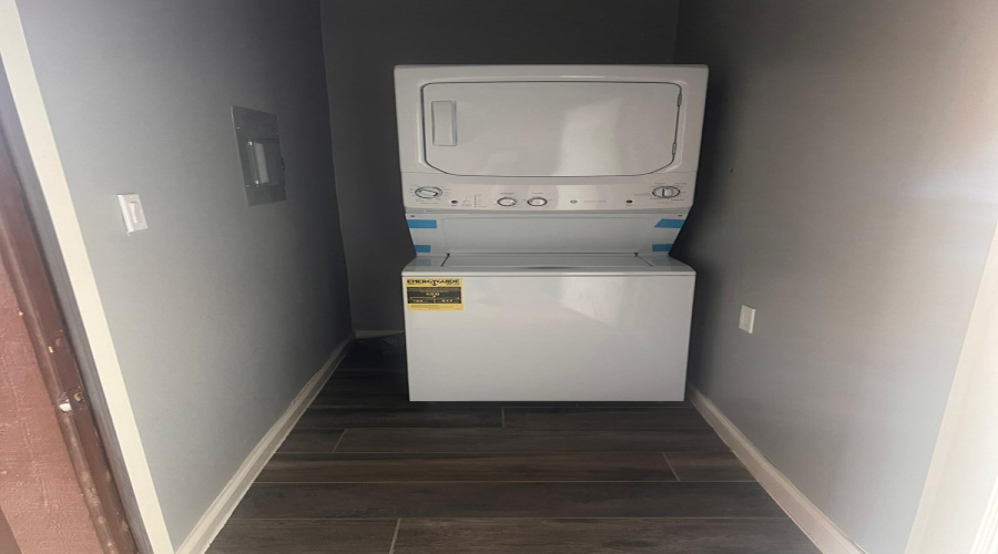 709 E Del Mar Blvd, Laredo, Texas 78041-2421, 3 Bedrooms Bedrooms, 7 Rooms Rooms,2 BathroomsBathrooms,Residential,For Sale,709 E Del Mar Blvd,20264759