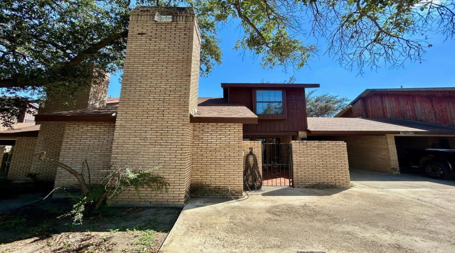 709 E Del Mar Blvd, Laredo, Texas 78041-2421, 3 Bedrooms Bedrooms, 7 Rooms Rooms,2 BathroomsBathrooms,Residential,For Sale,709 E Del Mar Blvd,20264759