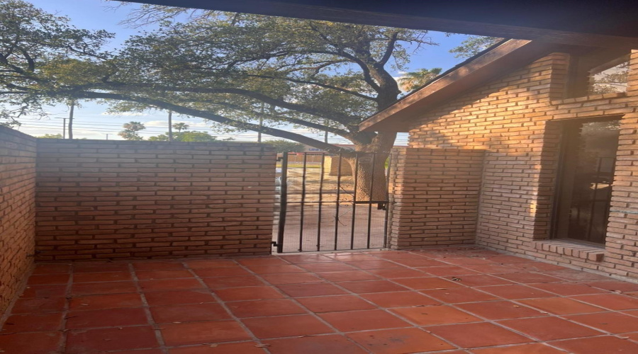 709 E Del Mar Blvd, Laredo, Texas 78041-2421, 3 Bedrooms Bedrooms, 7 Rooms Rooms,2 BathroomsBathrooms,Residential,For Sale,709 E Del Mar Blvd,20264759