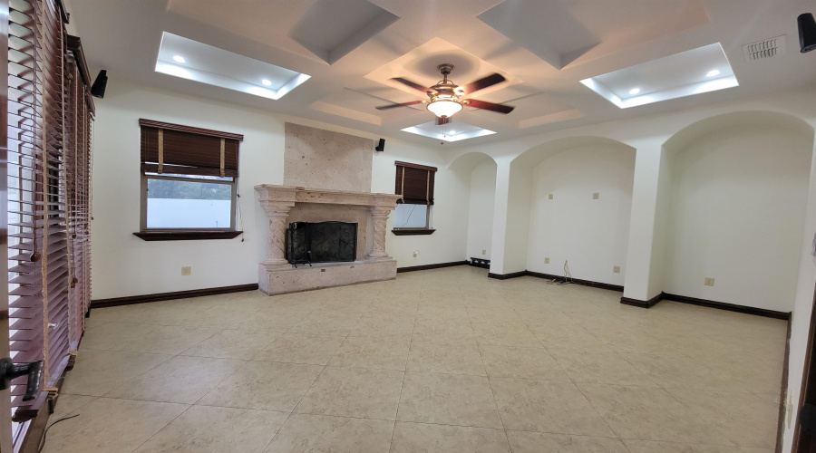 3301 Delfina Dr, Laredo, Texas 78045, 4 Bedrooms Bedrooms, 7 Rooms Rooms,3 BathroomsBathrooms,Residential,For Rent,3301 Delfina Dr,20264760