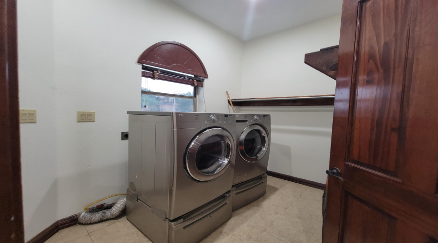 3301 Delfina Dr, Laredo, Texas 78045, 4 Bedrooms Bedrooms, 7 Rooms Rooms,3 BathroomsBathrooms,Residential,For Rent,3301 Delfina Dr,20264760