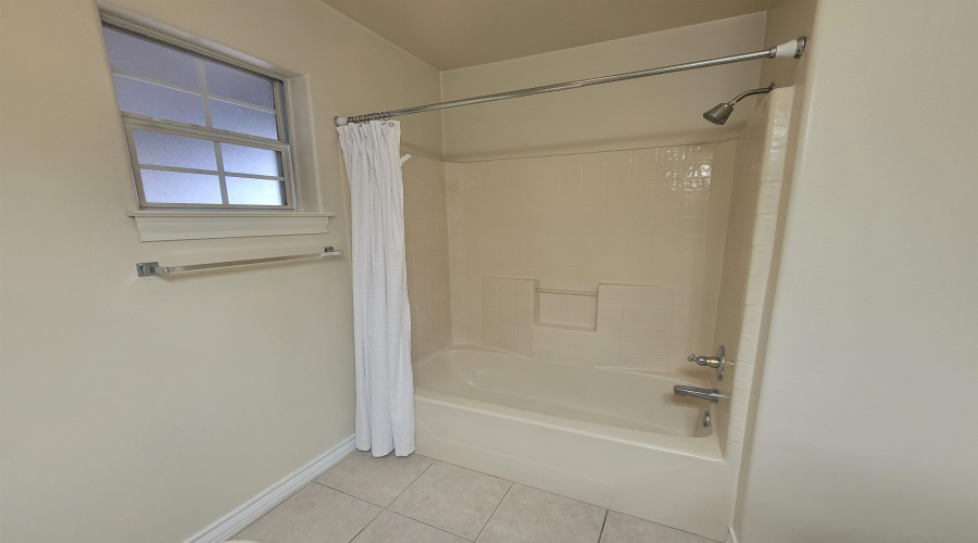 2012 Dona Luz Dr, Laredo, Texas 78045, 3 Bedrooms Bedrooms, 6 Rooms Rooms,2 BathroomsBathrooms,Residential,For Rent,2012 Dona Luz Dr,20264761