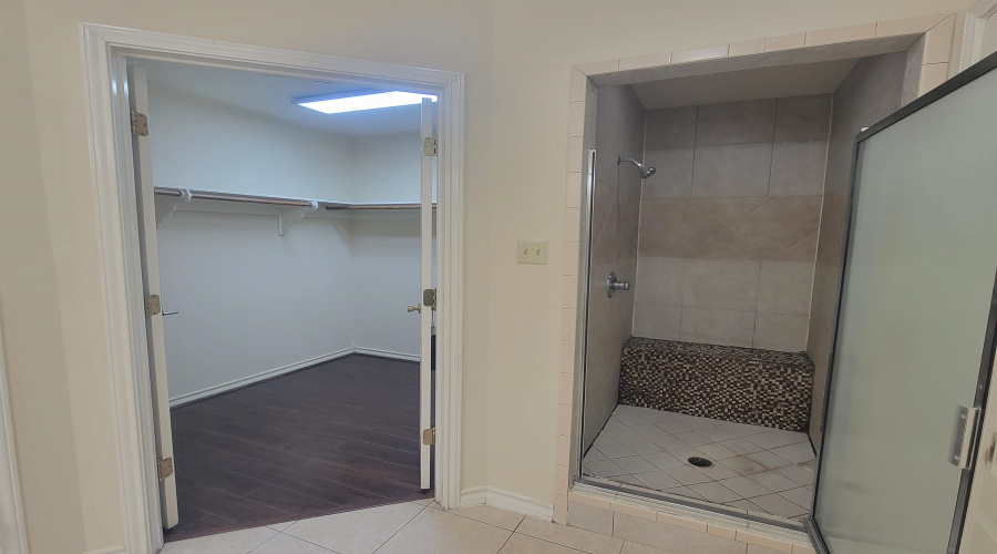 2012 Dona Luz Dr, Laredo, Texas 78045, 3 Bedrooms Bedrooms, 6 Rooms Rooms,2 BathroomsBathrooms,Residential,For Rent,2012 Dona Luz Dr,20264761