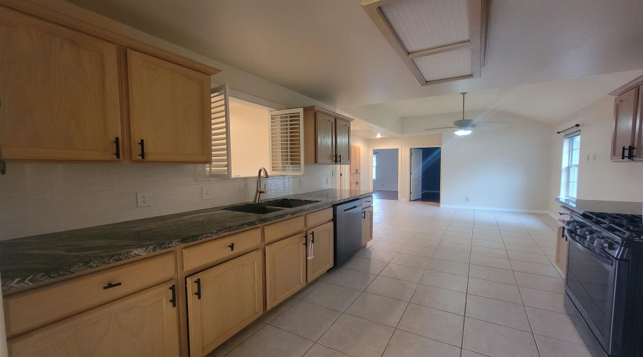 2012 Dona Luz Dr, Laredo, Texas 78045, 3 Bedrooms Bedrooms, 6 Rooms Rooms,2 BathroomsBathrooms,Residential,For Rent,2012 Dona Luz Dr,20264761