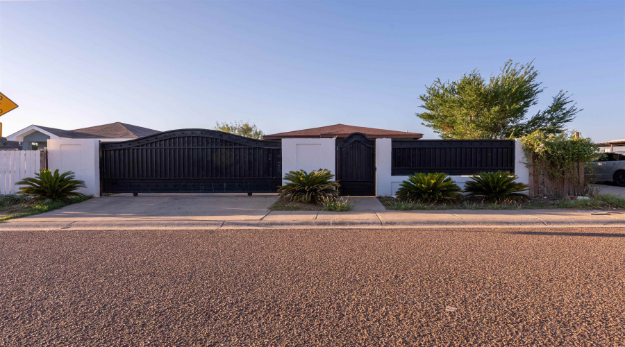 2905 Coventry Dr., Laredo, Texas 78046, 2 Bedrooms Bedrooms, 3 Rooms Rooms,1 BathroomBathrooms,Residential,For Rent,2905 Coventry Dr.,20264768