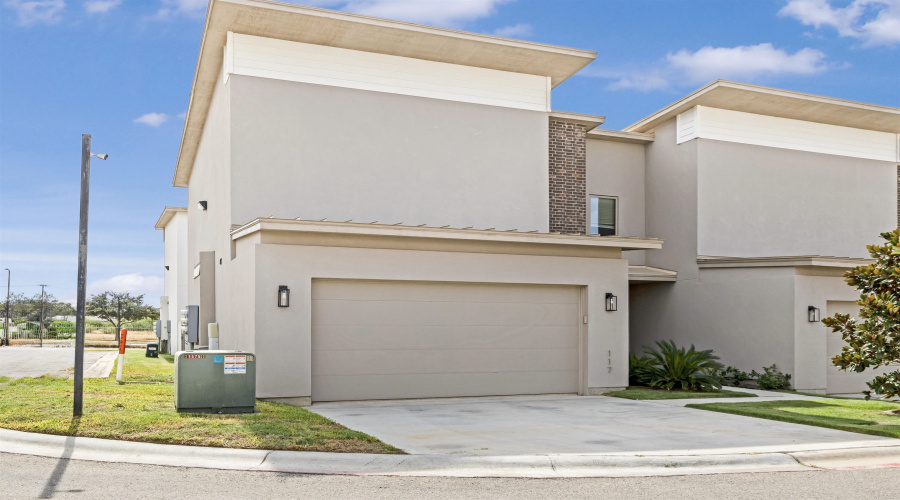 10902 International Blvd, Laredo, Texas 78045, 3 Bedrooms Bedrooms, 5 Rooms Rooms,2 BathroomsBathrooms,Residential,For Sale,10902 International Blvd,20264771