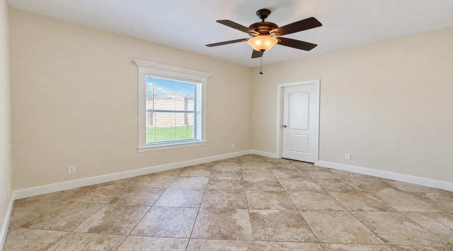105 Watson Lake Dr, LAREDO, Texas 78041, 3 Bedrooms Bedrooms, 8 Rooms Rooms,2 BathroomsBathrooms,Residential,For Sale,105 Watson Lake Dr,20264775