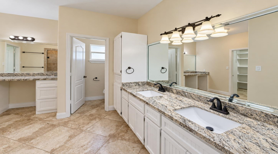 105 Watson Lake Dr, LAREDO, Texas 78041, 3 Bedrooms Bedrooms, 8 Rooms Rooms,2 BathroomsBathrooms,Residential,For Sale,105 Watson Lake Dr,20264775